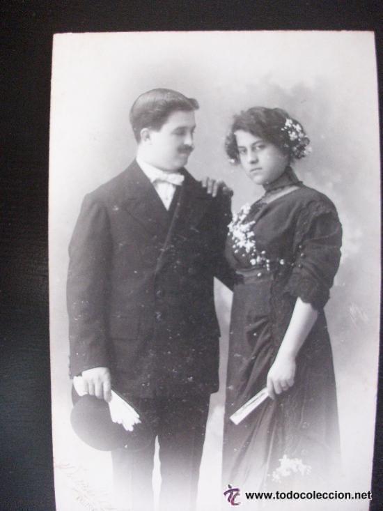 Fotograf&iacute;a antigua: FOTO DE ESTUDIO DE JOVEN PAREJA. PRINCIPIOS DE SIGLO . DE A. DARBLADE , TORREVIEJA.