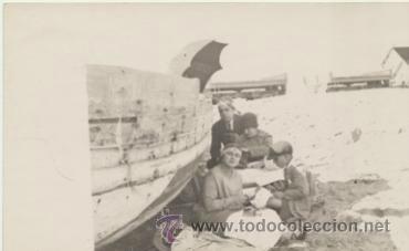 Fotograf&iacute;a antigua: Foto-Postal. En la playa. - Foto 1
