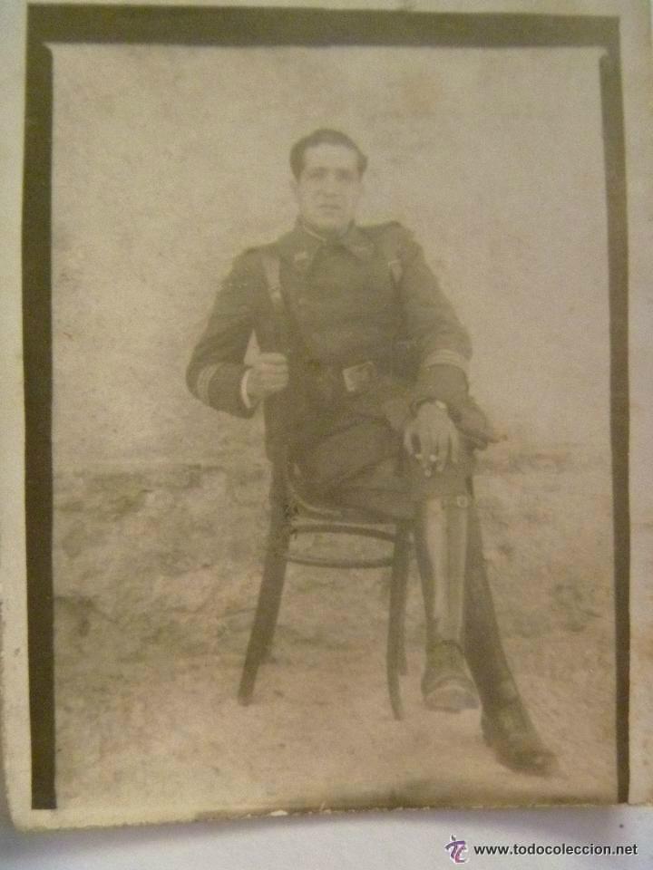 Fotografia antica: MINUTERO DE MILITAR : SARGENTO DE INFANTERIA CON CORREAJE Y LEGGINS . 7 x 9 cm.