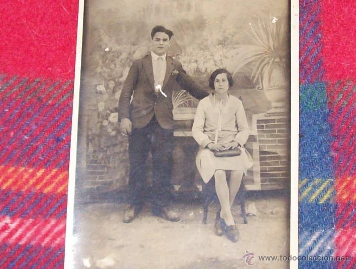 Alte Fotografie: FOTO NUM.111 : MAGN&Iacute;FICA FOTO-POSTAL DE UN HOMBRE Y UNA MUJER.A&Ntilde;OS 20-30.