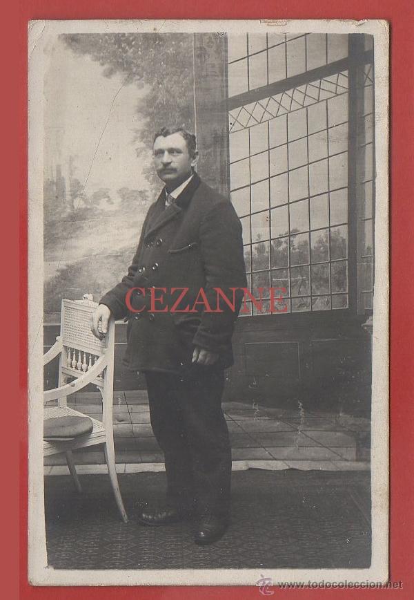 Antique Photography: CABALLERO CON FUERTE ESTRABISMO. INTERESANTE ABRIGO.
