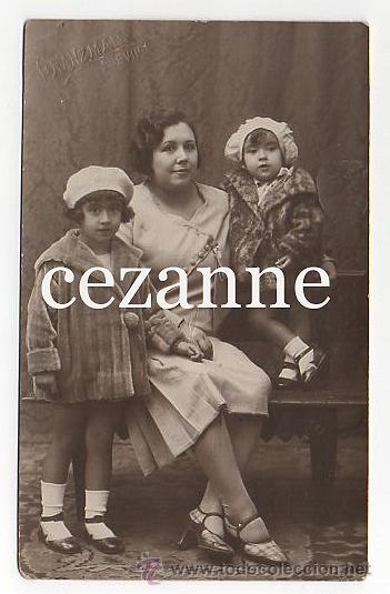 Antique Photography: RETRATO 1930. NI&Ntilde;AS CON ABRIGUITOS Y GORROS.