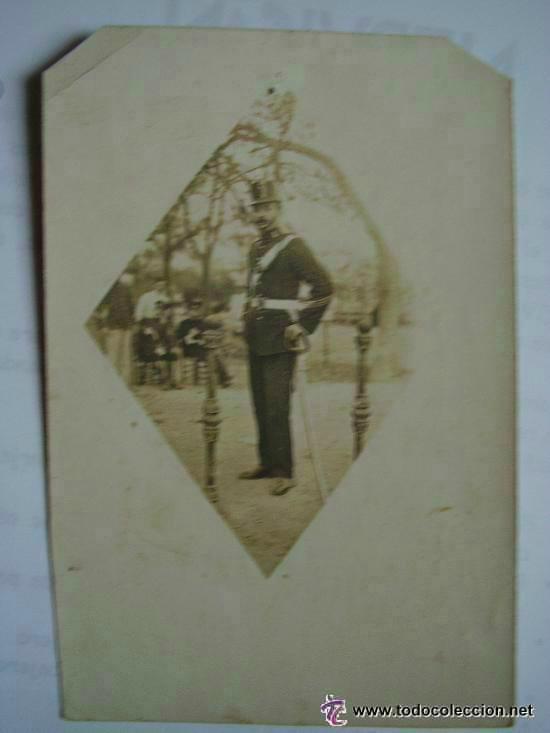 Fotograf&iacute;a antigua: MINUTERO DEL PARQUE DE MILITAR DE ARTILLERIA, PLAZA MONTADA , CON SABLE Y ROS . 1913.