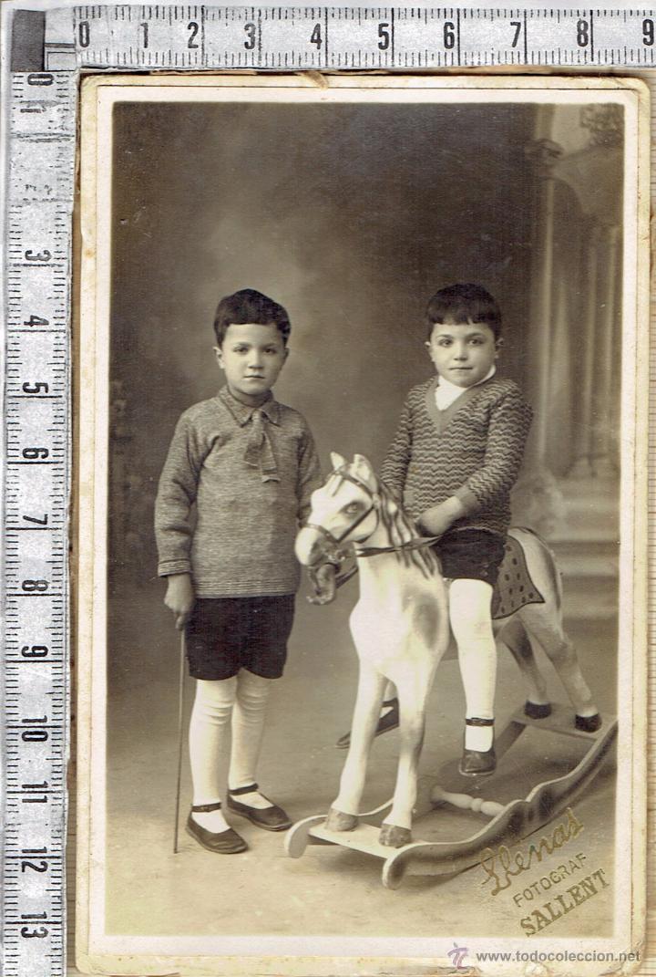 Fotografia antica: FOTO POSTAL NI&Ntilde;OS CON CABALLITO BALANCIN-FOTOGRAFIA LLENAS SALLENT-BARCELONA.