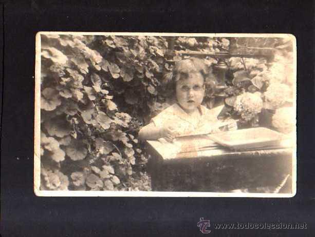Fotografia antiga: Fotografia antigua, Ni&ntilde;a pintando.