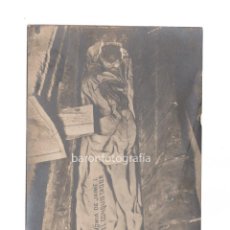 Fotografía antigua: MOMIA DEL REY JAIME I EL CONQUISTADOR, CATEDRAL DE TARRAGONA. 1915'S.. Lote 52140368
