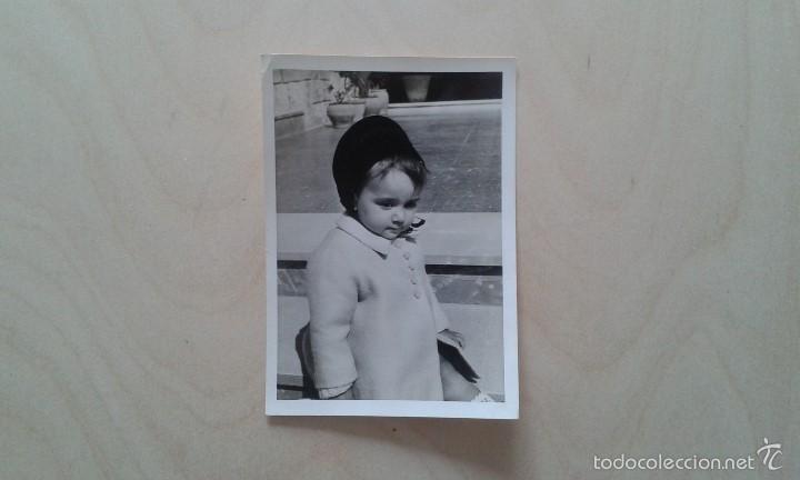 Fotograf&iacute;a antigua: Fotograf&iacute;a antigua de ni&ntilde;a con abrigo y gorrito de &egrave;poca--Alicante, a&ntilde;os 60