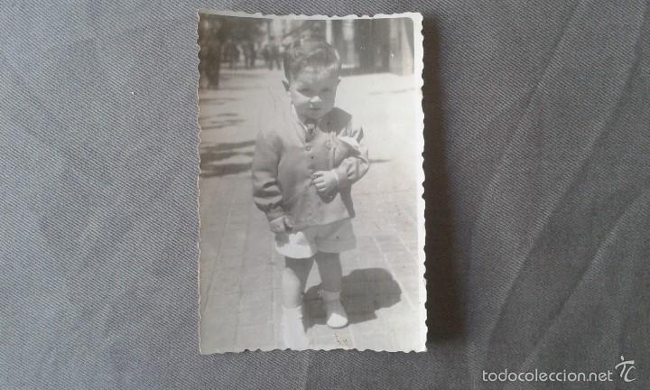 Fotografia antica: Fotograf&iacute;a antigua, ni&ntilde;o con zapatos blancos--Alicante ( Espa&ntilde;a ), a&ntilde;os 30