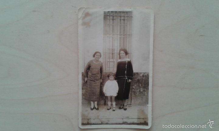 Antique Photography: 2 mujeres + 1 ni&ntilde;a -- principios siglo xx -- Espa&ntilde;a -- 11 x 6,7 --