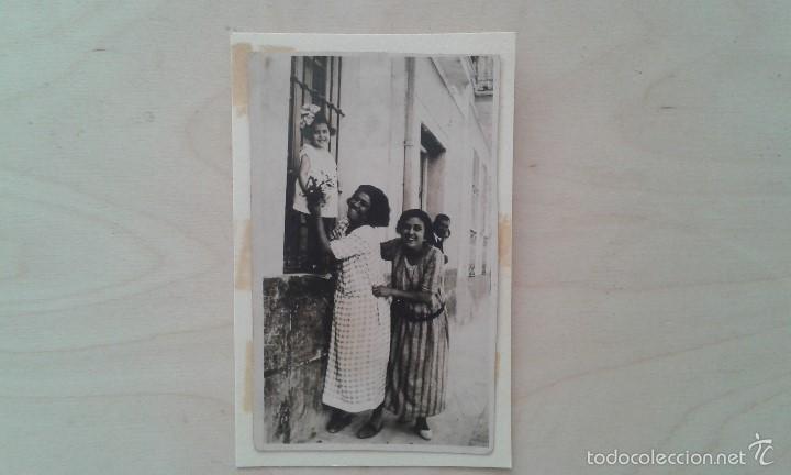 Fotograf&iacute;a antigua: 2 mujeres + 1 ni&ntilde;a -- principios siglo xx -- Espa&ntilde;a -- 10,1 x 6,5 --