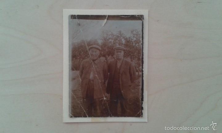 Antique Photography: Amigos varones mayores, campesinos con gorra -- principios s. xx -- Espa&ntilde;a -- 8,3 x 6,4 --