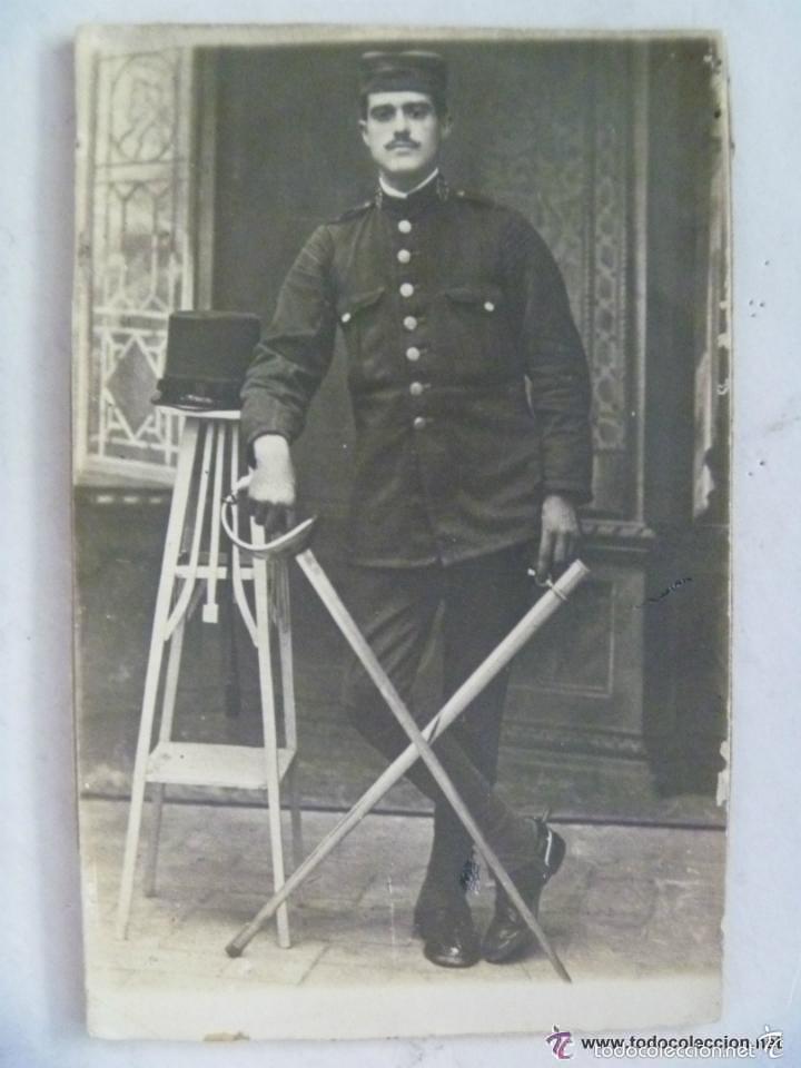 Fotograf&iacute;a antigua: MINUTERO DE FOTOGRAFO CALLEJERO DE MILITAR DE CABALLERIA , CON SABLE Y CHAC&Oacute;. PUERTO STA. MARIA