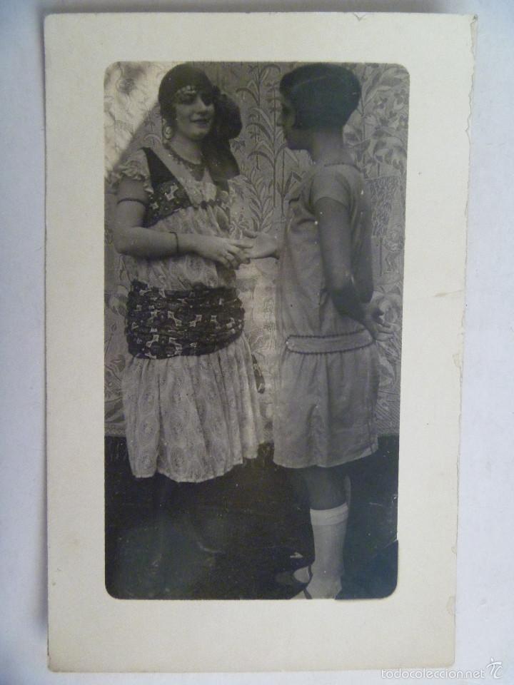 Antique Photography: MINUTERO DE FOTOGRAFO CALLEJERO DE MUJER DISFRAZADA DE GITANA LEYENDO LA MANO A NI&Ntilde;A , A&Ntilde;OS 20