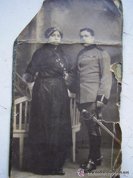 Fotografia antiga: FOTO ESTUDIO BRIGADA DE CABALLERIA CON SABLE Y PASADOR . LANCERO DE SANTIAGO DE ALFONSO XIII. ROTA !