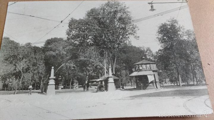 Fotograf&iacute;a antigua: FOTOGRAFIA, REVERSO POSTAL A IDENTIFICAR, ENTRADA A LA ALAMEDA SLD, KIOSKO ANUNCIO LA IDEAL.