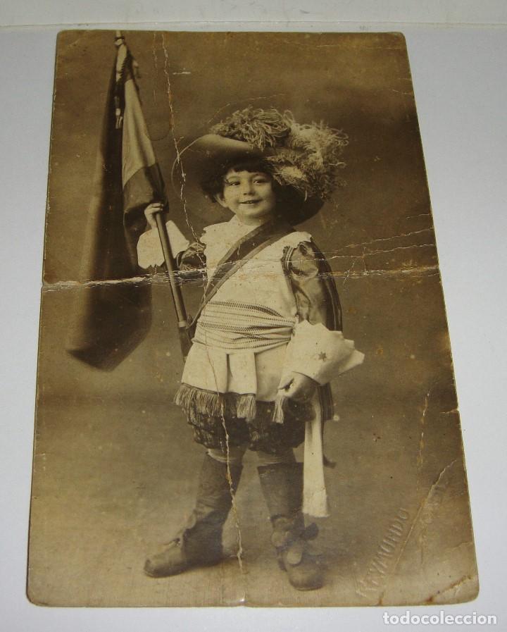 Alte Fotografie: Antigua Fotografia Postal. Ni&ntilde;o disfrazado.