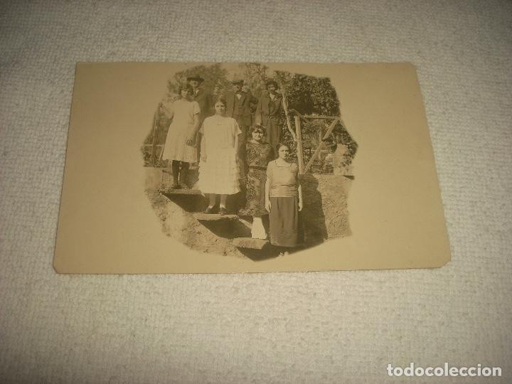 Antique Photography: ANTIGUA FOTO DE UN GRUPO DE PERSONAS EN CALDES DE MONTBUY . 1922 .