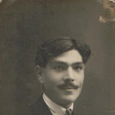 Fotografía antigua: FOTO RETRATO DE JOVEN POSANDO EN ESTUDIO. CA.1915-1920. FOTOGRAFÍA ROVIRA. BARCELONA.