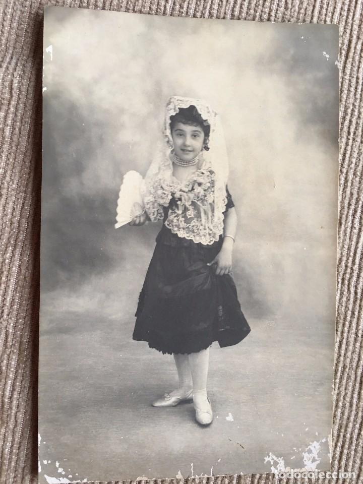 Fotografia antica: RA300 ANTIGUA TARJETA POSTAL ORIGINAL ARTISTICA DE P.P.S.XX NI&Ntilde;A CON MANTILLA Y ABANICO