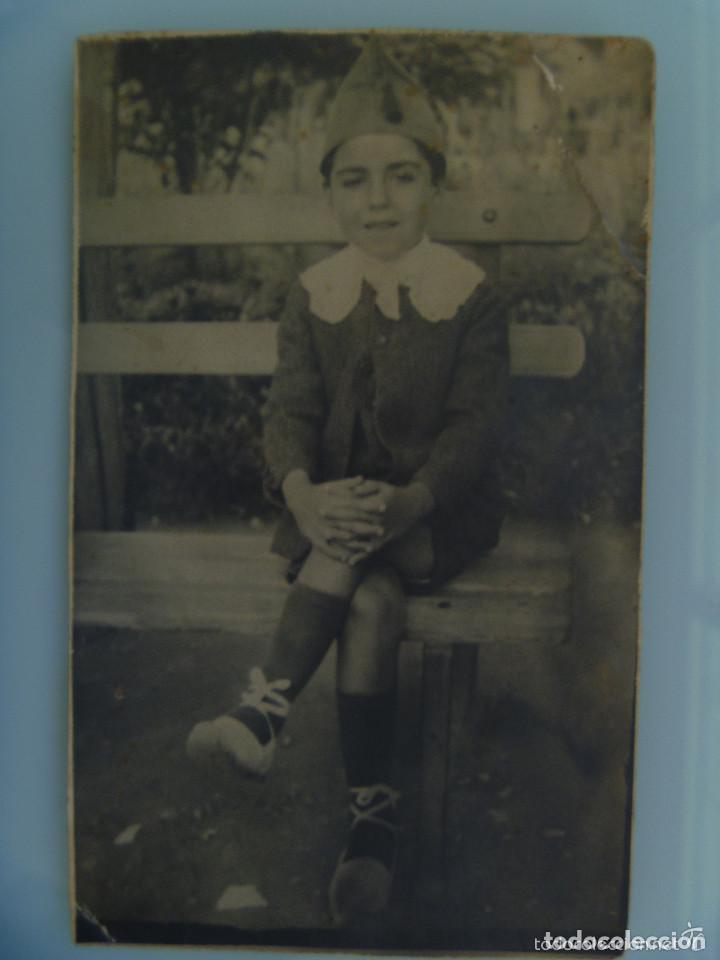 Antique Photography: MINUTERO FOTOGRAFO DE NI&Ntilde;O BIEN VESTIDO Y CON GORRILLO MILICIANO Y ALPARGATAS.