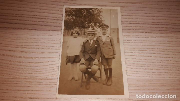 Fotografia antica: Foto - Postal. 2 ni&ntilde;os y una ni&ntilde;a.