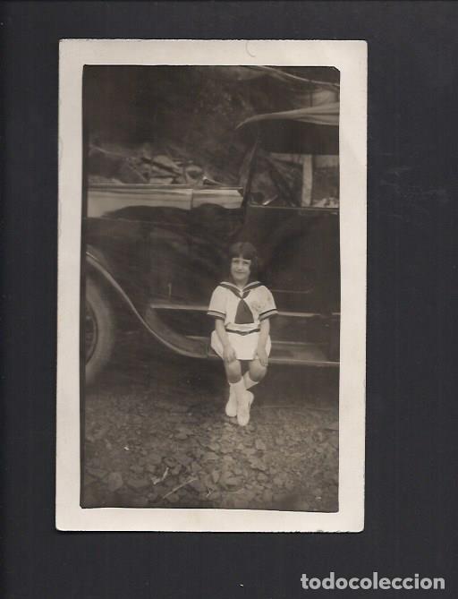 Antique Photography: Antigua fotograf&iacute;a, Tarjeta Postal. Ni&ntilde;a sentada en un coche.