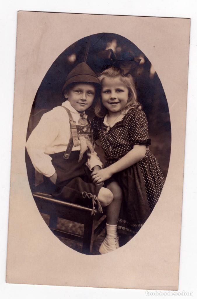 Antique Photography: antigua foto postal ni&ntilde;o tiroles y ni&ntilde;a, ni&ntilde;o sin pierna a&ntilde;os 30/40