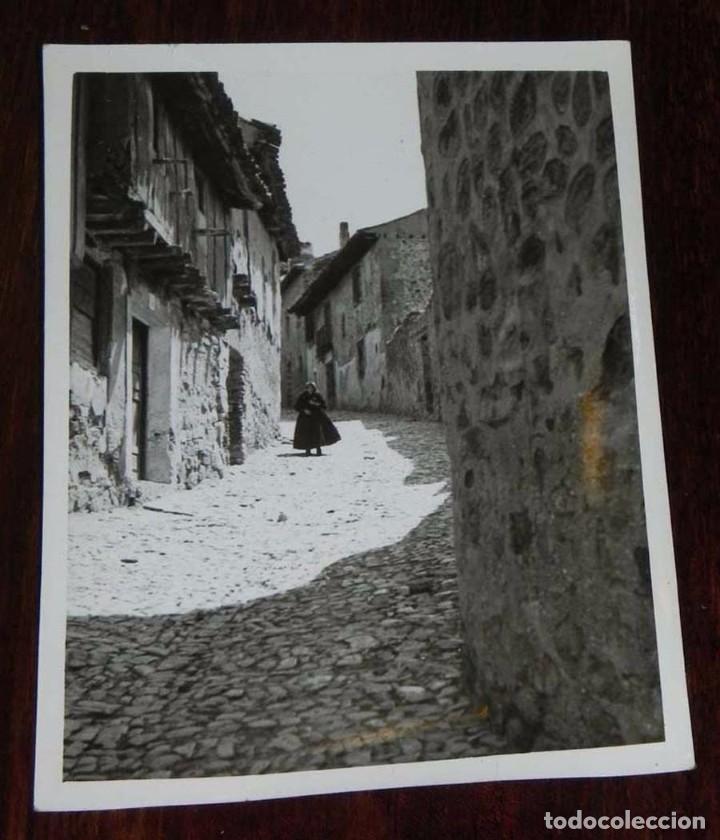 Fotografia antica: FOTOGRAFIA DE PUEBLO DE AVILA, POSIBLEMENTE, MIDE 9,7 X 7,3 CMS.