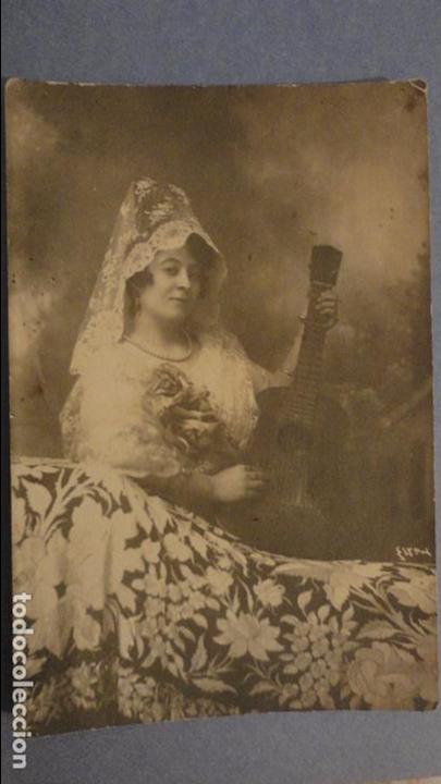 Fotografia antica: ANTIGUA FOTO POSTAL DE CHICA CON GUITARRA.COSUELO.FOTO QUIJANO.SAN FERNANDO.CADIZ 1920