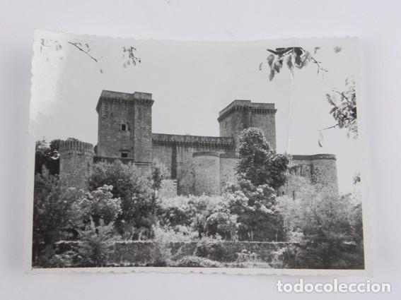 Fotografia antica: FOTOGRAFIA DEL CASTILLO DE JARANDILLA DE LA VERA, CACERES, FOTO VILLAR, MIDE 11,5 X 8 CMS.