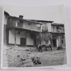 Fotografía antigua: FOTOGRAFIA DE CUACOS DE YUSTE (CACERES),, FOTO VILLAR, MADRID, MIDE 11,5. Lote 107003695