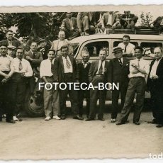 Fotografía antigua: FOTO ORIGINAL AUTOCAR VIAJERA ROTULO DE EXCURSIONS CATALUNYA AÑOS 30