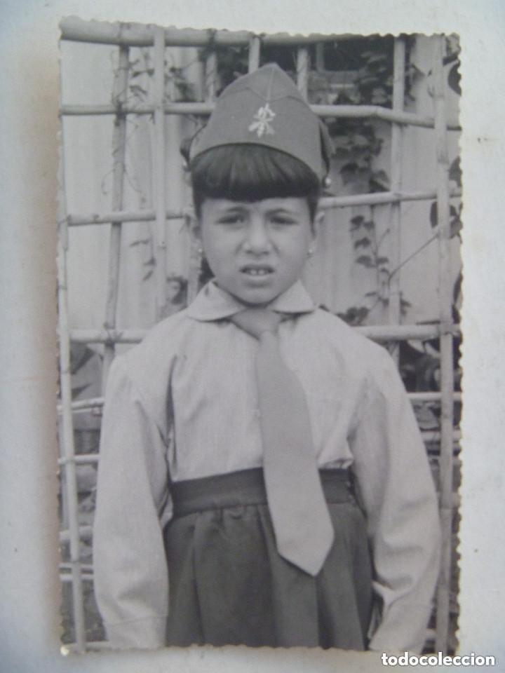 Fotograf&iacute;a antigua: LA LEGION : GRACIOSA FOTO  DE NI&Ntilde;A CON CHAPIRI Y CORBATA LEGIONARIA.
