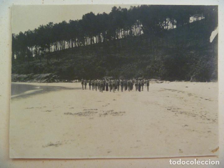 Antique Photography: FOTO DE HOMBRES  EN BA&Ntilde;ADOR HACIENDO GIMNASIA . ISLA DE TAMBO ( ? ), GALICIA . A&Ntilde;OS 20