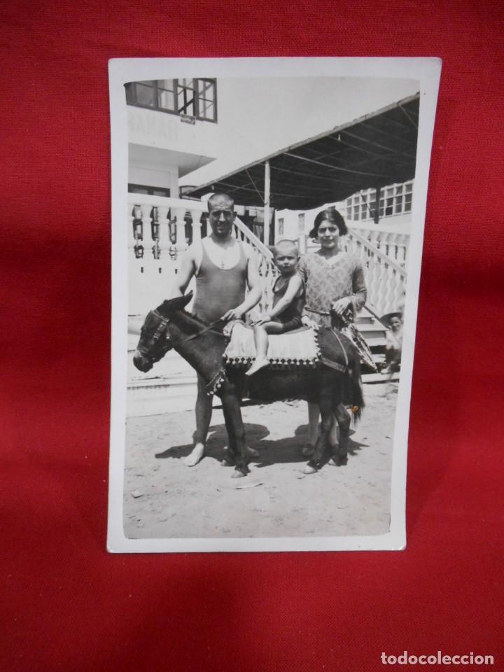 Antique Photography: ANTIGUA FOTOGRAFIA SOBRE TARJETA POSTAL - FOTO FAMILIAR - A&Ntilde;OS 40 -