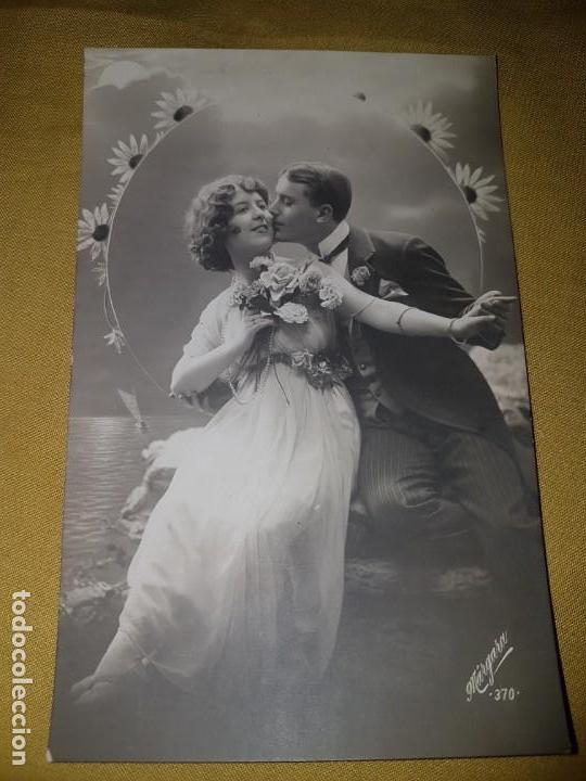 Fotografia antiga: Antigua foto postal romantica