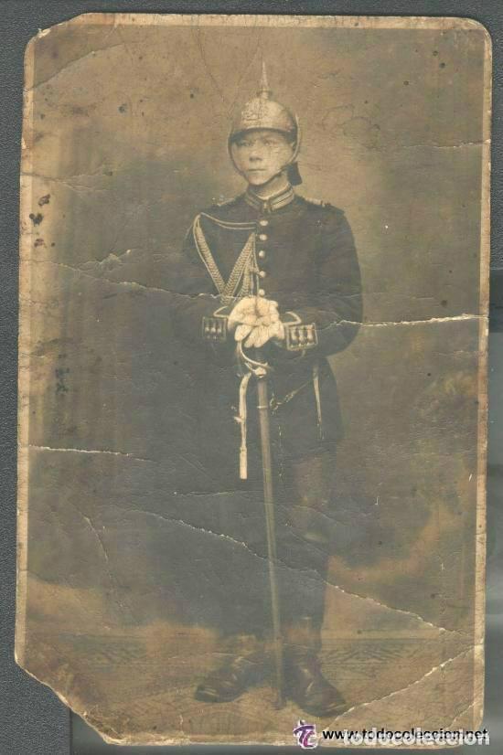 Fotograf&iacute;a antigua: FOTO ESTUDIO DE MILITAR DE CABALLERIA DE GALA CON CASCO DE PINCHO, CORDON Y SABLE. PRINCIPIOS SIGLO