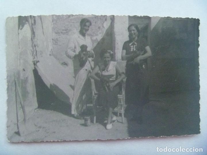 Fotografia antica: REPUBLICA - GUERRA CIVIL : FOTO DE AMIGOS CON PERRO, CADIZ 1938 . CU&Ntilde;O CENSURA REPUBLICA