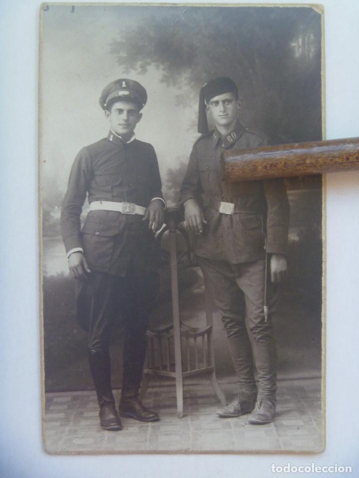 Fotografía antigua: FOTO ESTUDIOS HERMANOS MILITARES : INGENIEROS CONDUCTOR E INFANTERIA CON TARBUSH. DE ARBONA, CEUTA