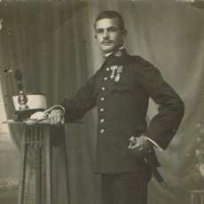 Fotografía antigua: FOTO RETRATO DE MILITAR, BERNARDINO MONEDERO. CA. 1915. FOT. NO INDICADO. POS. J. LLOPIS. VALENCIA.