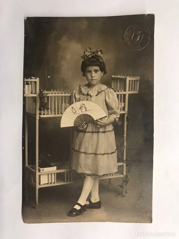 Alte Fotografie: NI&Ntilde;OS. Fotograf&iacute;a Original J. Derrey Ni&ntilde;a con Abanico (h.1920?)