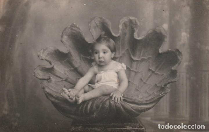 Alte Fotografie: FOTO ANTIGUA NI&Ntilde;A BEBE 8,50 X 13,50 CM.