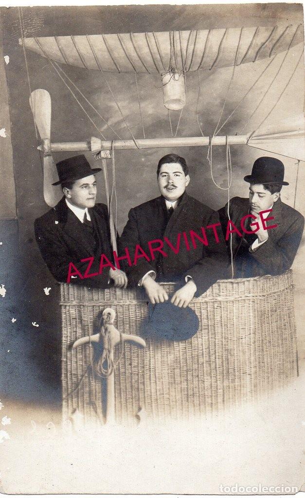 Alte Fotografie: A&Ntilde;OS 20, FOTOMONTAJE, HOMBRES MONTADOS EN GLOBO