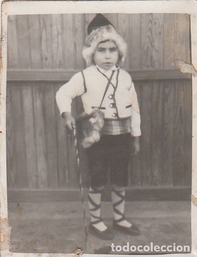 Fotograf&iacute;a antigua: Bonita foto Tarjeta Postal Retrato ni&ntilde;o vestido de pastor con zurr&oacute;n y bast&oacute;n. Traje regional 20s ff