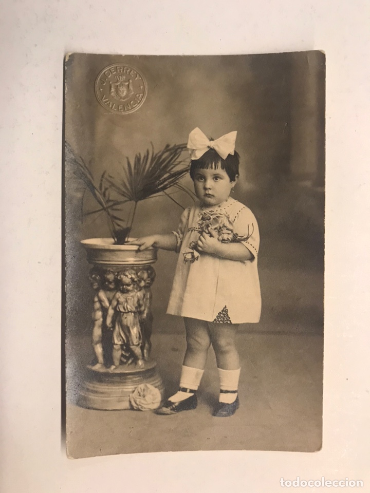 Antique Photography: NI&Ntilde;OS. Fotograf&iacute;a antigua. NI&Ntilde;A CON GRAN LAZO. AUTOR: J. Derrey. Tarjeta postal (h.1920?)