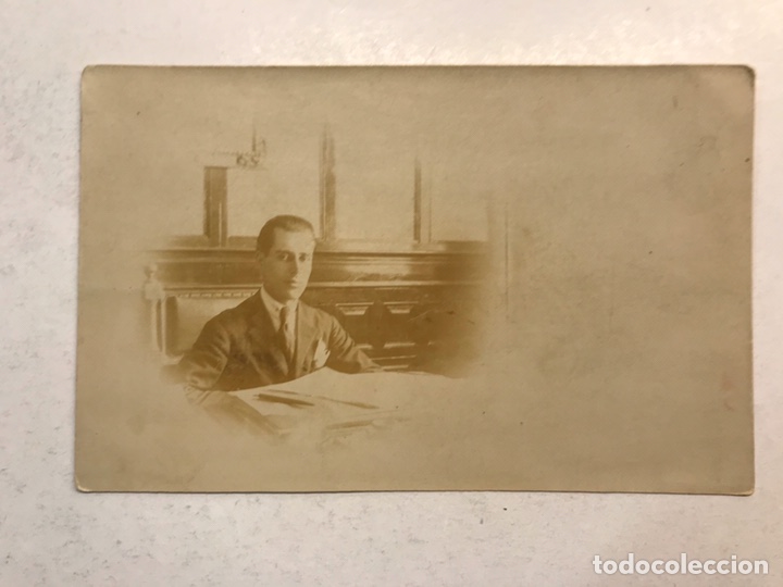 Fotografia antiga: FOTOGRAF&Iacute;A. Se&ntilde;or en su despacho. Tarjeta postal (h.1930?)