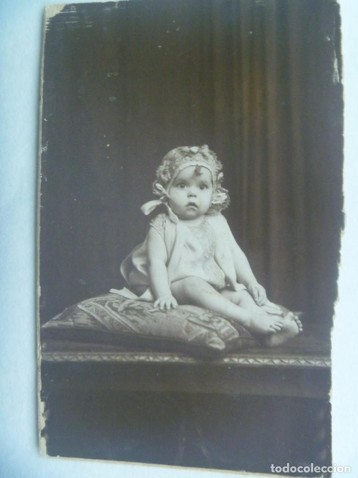 Alte Fotografie: PRECIOSA FOTO ESTUDIO DE BEBE TAL SE VE, 1928 . DE NOVOA, SEVILLA