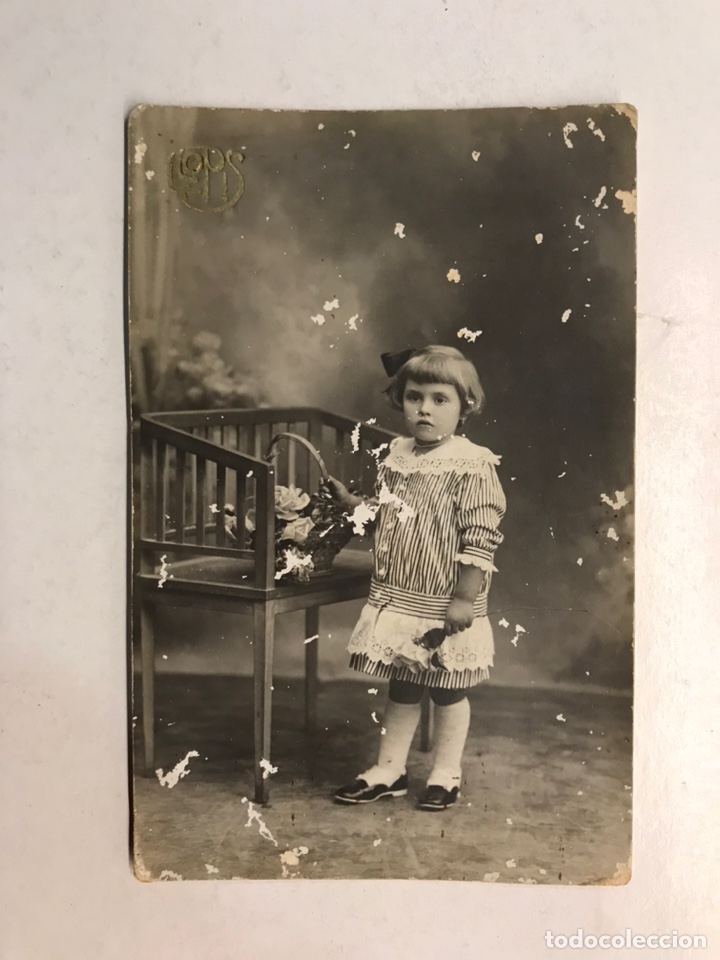 Fotografia antiga: NI&Ntilde;OS. Fotograf&iacute;a antigua. Ni&ntilde;a con Flores. AUTOR: J. Llopis (h.1910?) Fatigada...