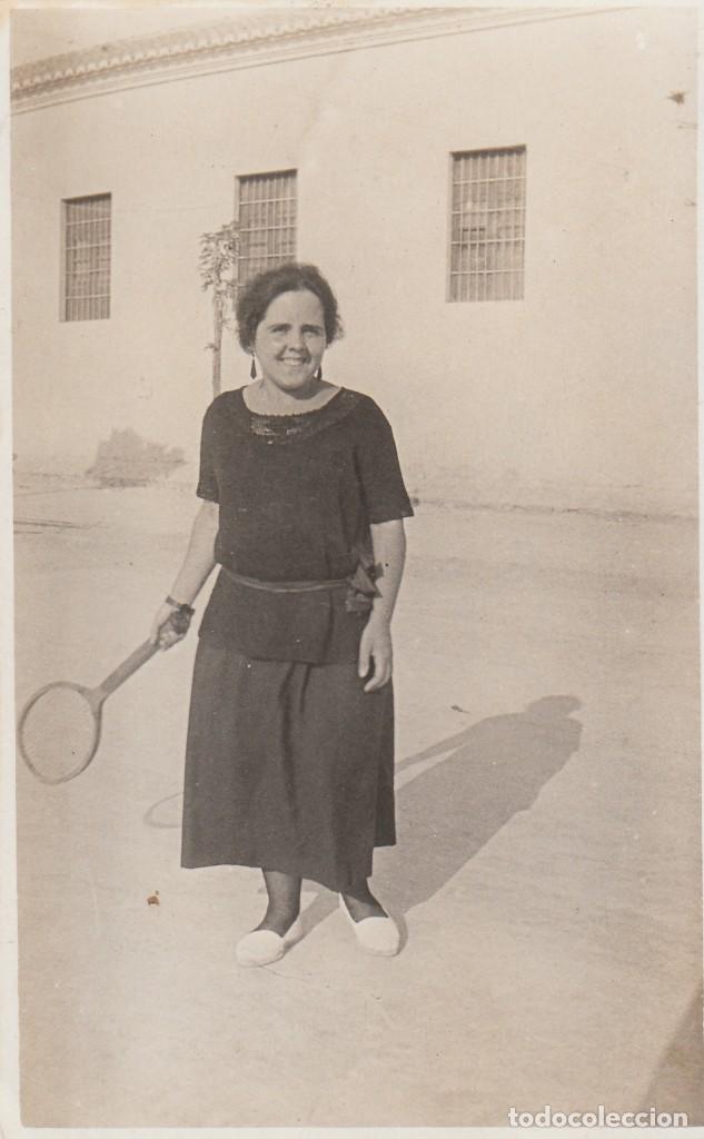 Fotograf&iacute;a antigua: Curiosa fotograf&iacute;a. Mujer tenista. Raqueta de tenis. A&ntilde;os 20. md