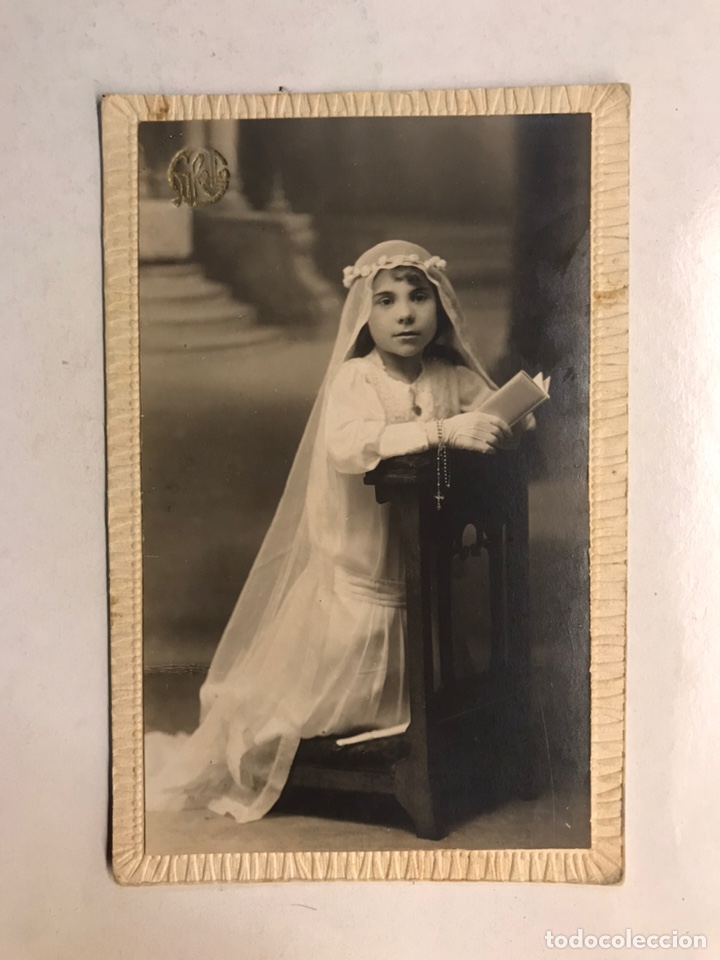 Fotograf&iacute;a antigua: NI&Ntilde;OS. Fotograf&iacute;a antigua. D&iacute;as de Primera Comunion. Recibiendo a Jesus.. FOTO: J. Grollo (h.1930?)